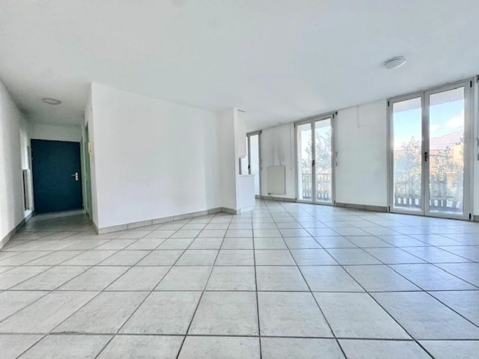 VENDESI A CADENAZZO - APPARTAMENTO DI 2.5 LOCALI AL PT CON TERRAZZO