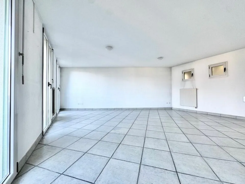 VENDESI A CADENAZZO - APPARTAMENTO DI 2.5 LOCALI AL PT CON TERRAZZO
