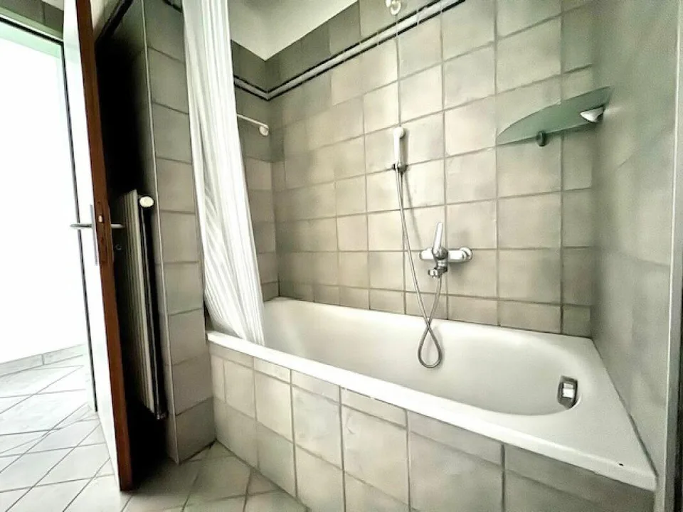 ZU VERKAUFEN IN CADENAZZO - 2.5 ZIMMERWOHNUNG IM PARTERRE MIT BALKON – Foto 8 von 13