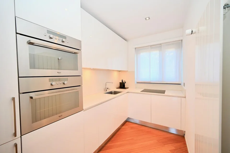 Elegante Appartamento con Vista Lago Mozzafiato a Lugano – photo 8 sur 14