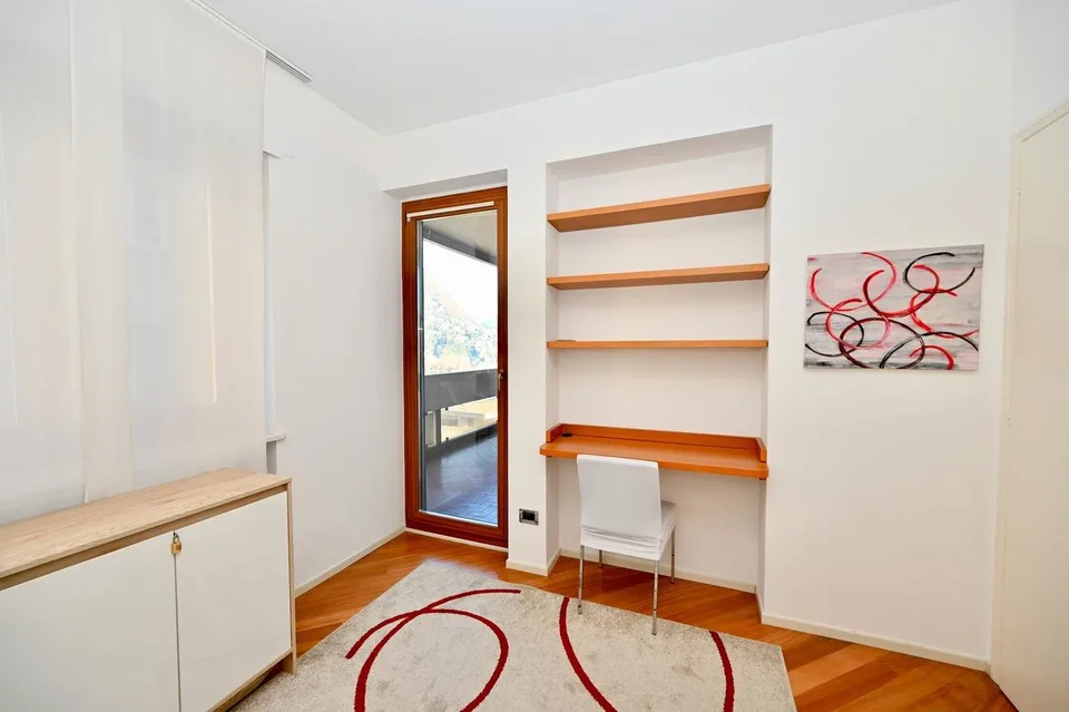 Elegante Appartamento con Vista Lago Mozzafiato a Lugano – photo 13 sur 14