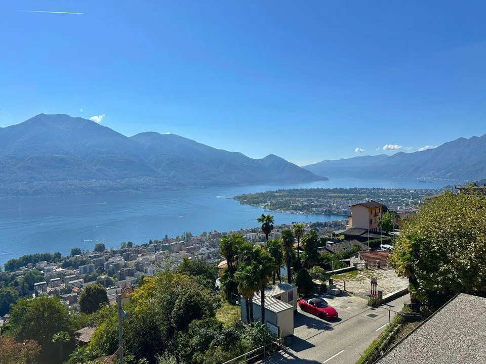 Modernes und prästigeträchtiges 4.5-Zimmer-Apartment mit Terrasse, privatem Garten und atemberaubendem Seeblick