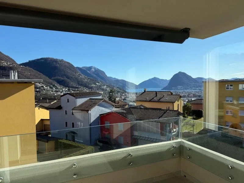 APPARTAMENTO ATTICO 4.5 LOCALI CON VISTA LAGO IN ELEGANTE PALAZZINA