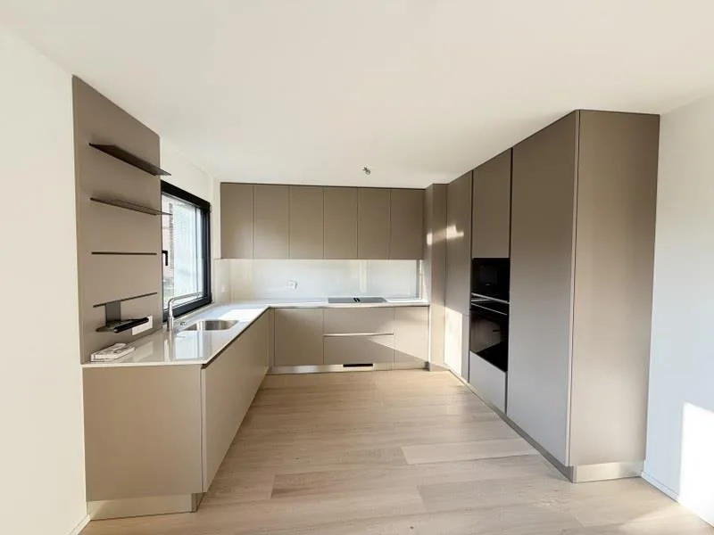 ATTIC APARTMENT 4.5 ROOMS WITH LAKE VIEW IN ELEGANT BUILDING – photo 6 of 13