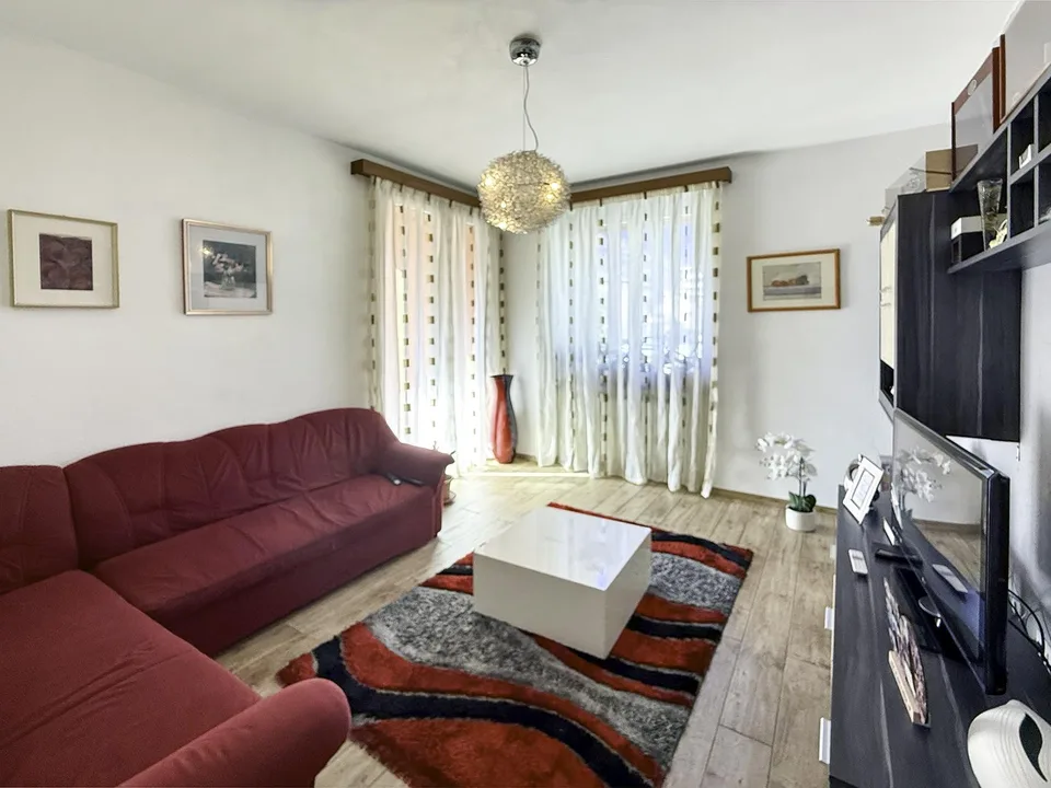 Casa unifamiliare con grande giardino