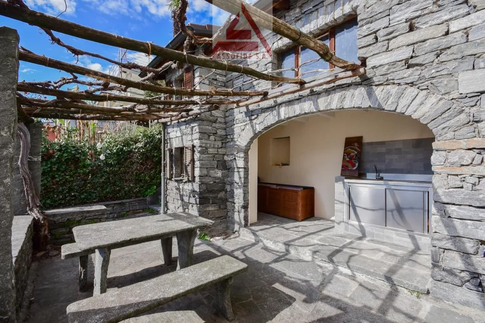 5.5-Zimmer-Haus mit Pool und Seeblick / Casa di 5.5 locali con piscina – Foto 6 von 17