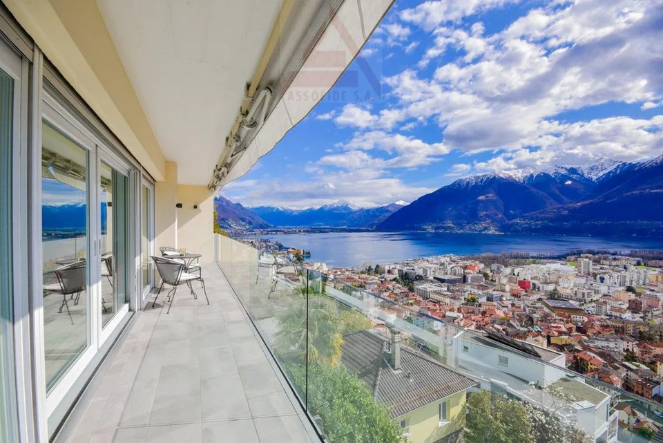 5.5-Zimmer-Haus mit Pool und Seeblick / Casa di 5.5 locali con piscina – Foto 7 von 17