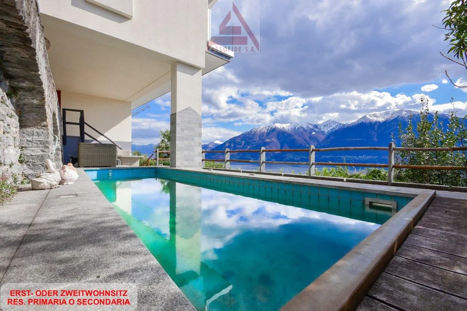 5.5-Zimmer-Haus mit Pool und Seeblick / Casa di 5.5 locali con piscina