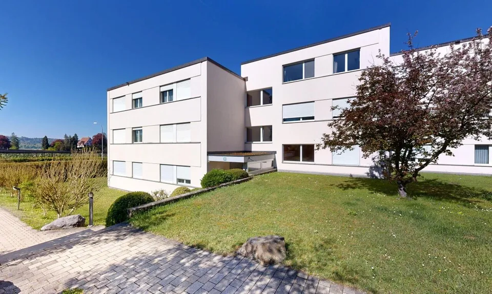 Ruhig gelegene 3.5-Zimmer-Wohnung mit Balkon und Potenzial in Höngg