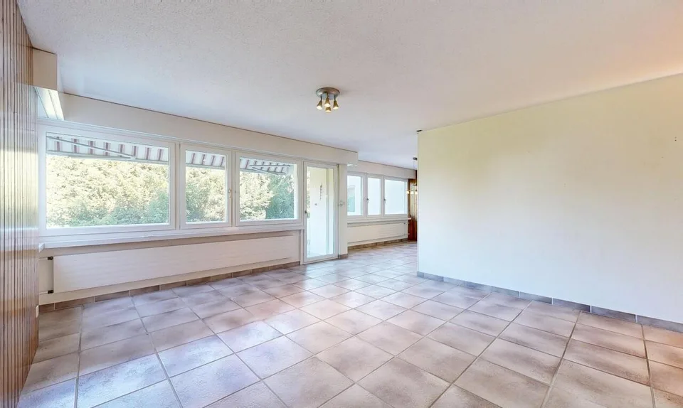 Appartamento tranquillo di 3,5 locali con balcone e potenziale a Höngg