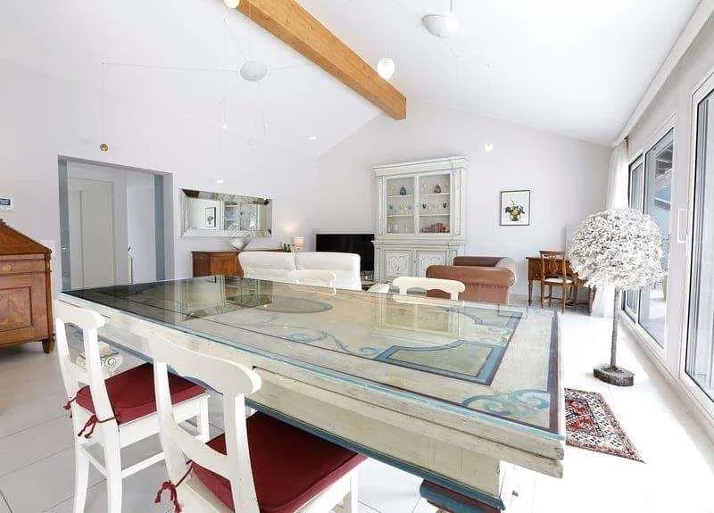 MELANO: SPLENDIDO ATTICO 270 mq  VISTA LAGO