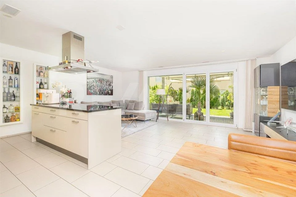 Appartement de jardin moderne avec retraite privée dans un espace vert
