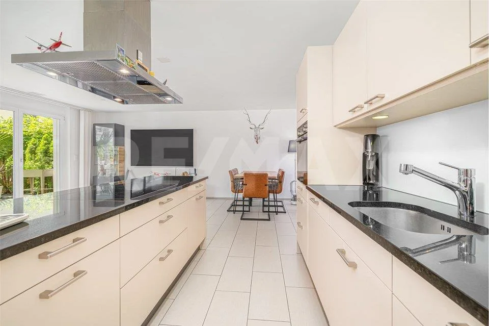 Appartement de jardin moderne avec retraite privée dans un espace vert