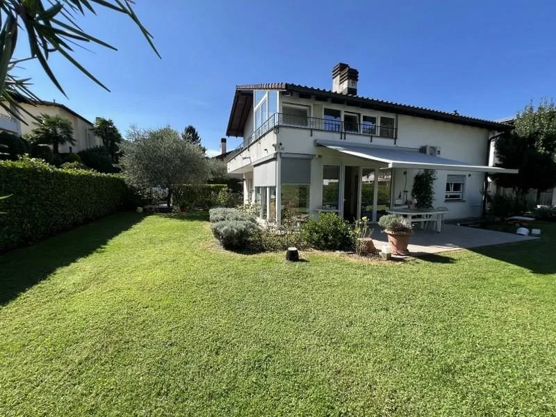 VILLA UNIFAMILIARE CON GIARDINO, MOLTO SOLEGGIATA