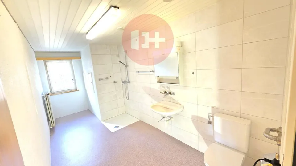 CASA FAMILIARE SPACIOSA CON DINTORNI!!