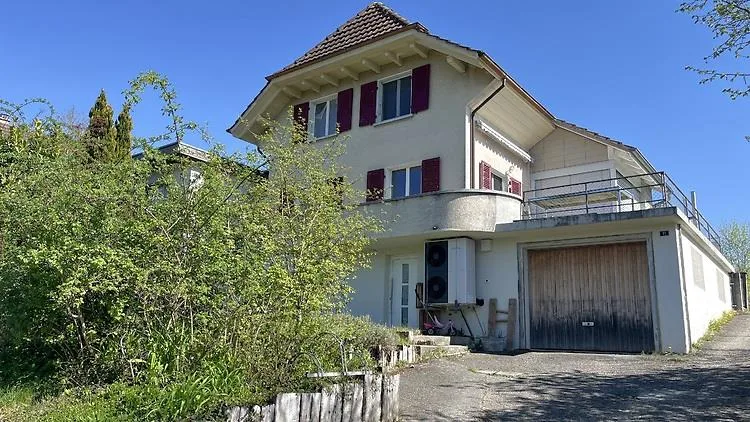 4½ ZIMMER-HAUS IN TÄUFFELEN (BE), MÖBLIERT