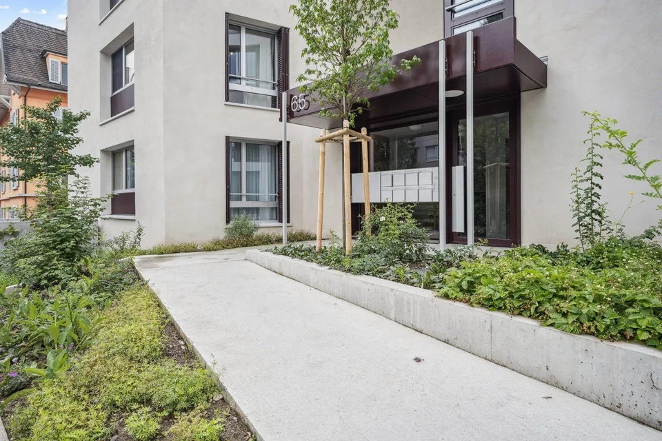Stilvolle 2.5-Zimmer-Wohnung mit Terrasse in Zürich-Höngg