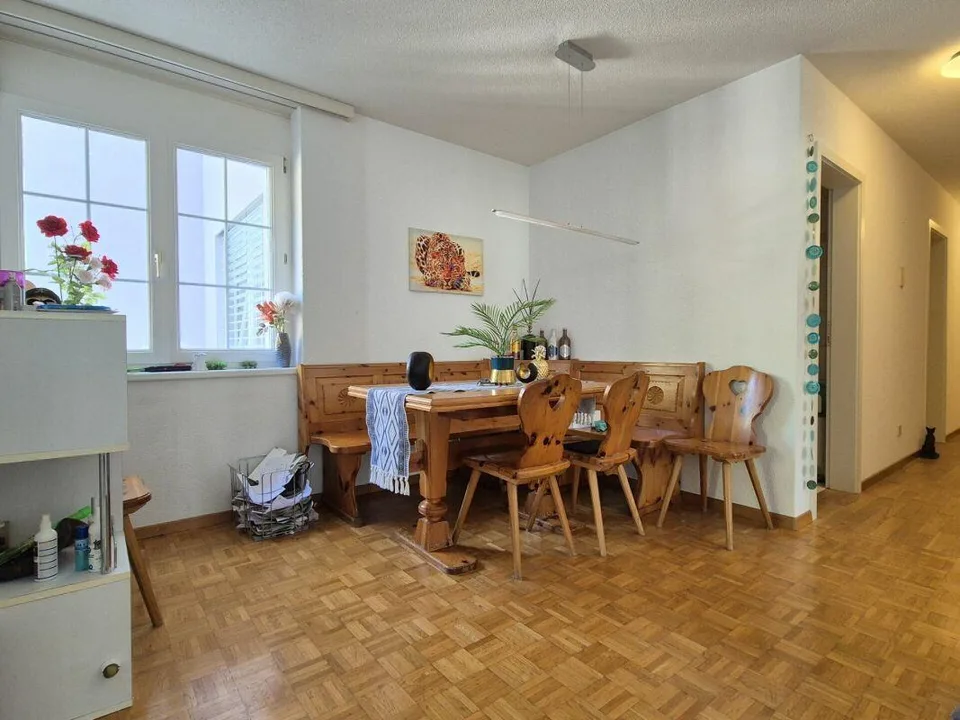 grosse 4.5-Zimmer-Wohnung (110m²) mit Balkon