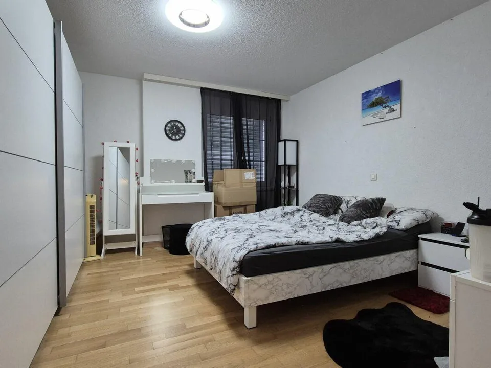 grosse 4.5-Zimmer-Wohnung (110m²) mit Balkon