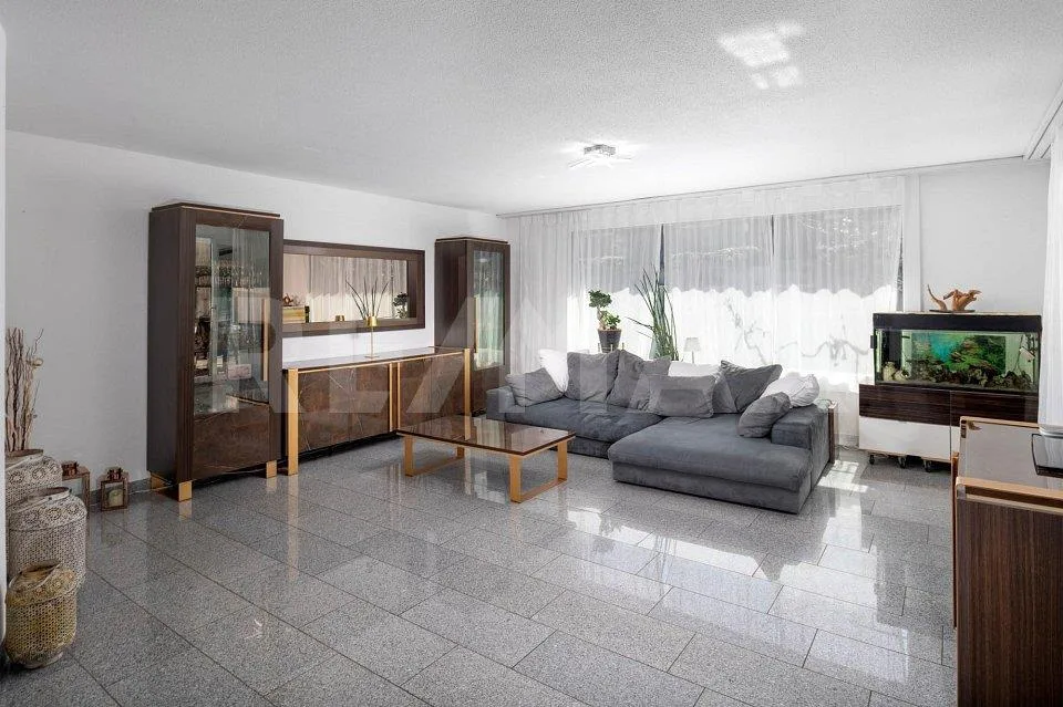 Eck-Haus in Anglikon: 5.5 Zimmer mit Garten