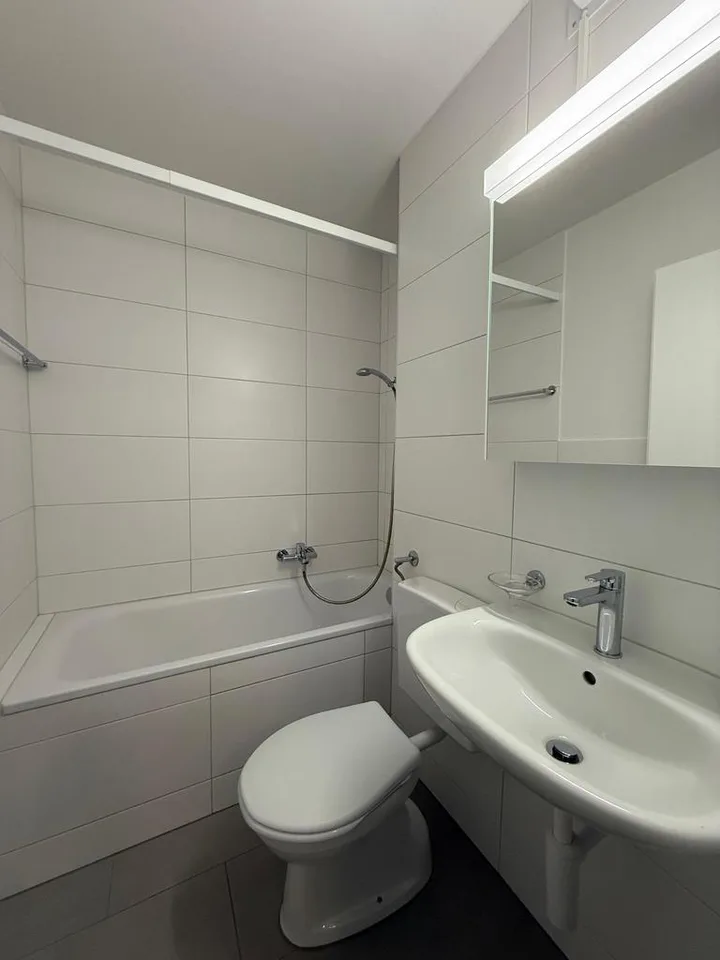 Moderne 3.5-Zimmerwohnung mit Balkon im 2. Stock / Mietzinsaktion