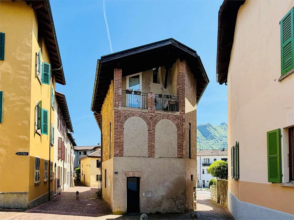 AFFITTASI APPARTAMENTO 3.5 LOCALI TRIPLEX A GENTILINO - 90 MQ NEL NUCL