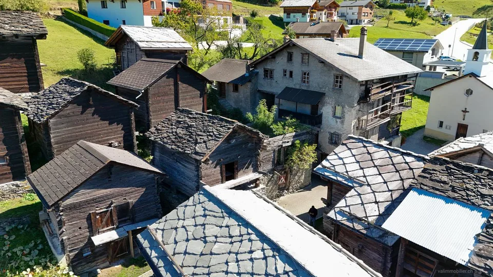 Affascinante soffitta e antico mayen con progetto di ristrutturazione