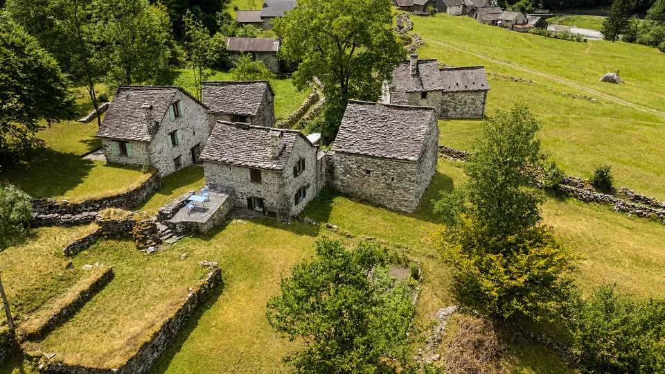Rustico da ristrutturare con terreno – foto 11 di 13