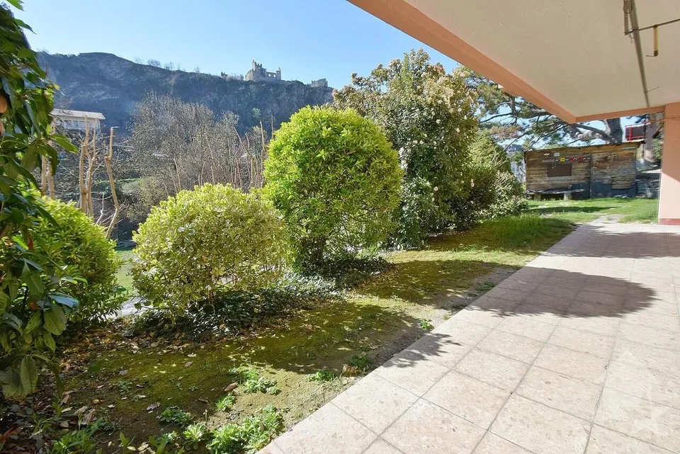 Spacieuse villa avec un double box près du centre de Sion !