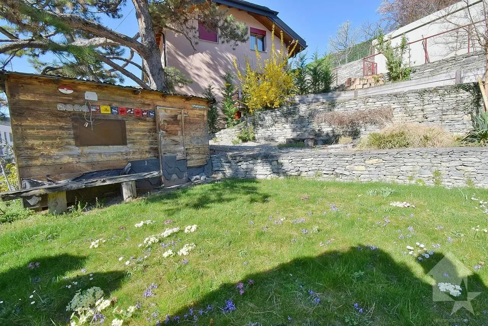 Spacieuse villa avec un double box près du centre de Sion !