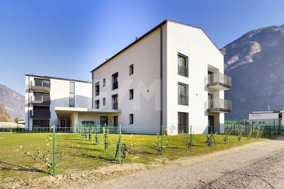 Moderno appartamento immerso nella natura con splendido terrazzo - ...