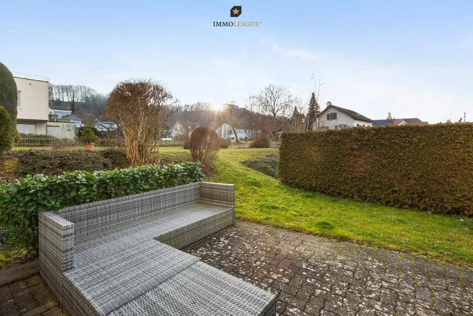 Stilvoll Wohnen in Seenähe mit charmantem Gartensitzplatz. – Foto 7 von 11