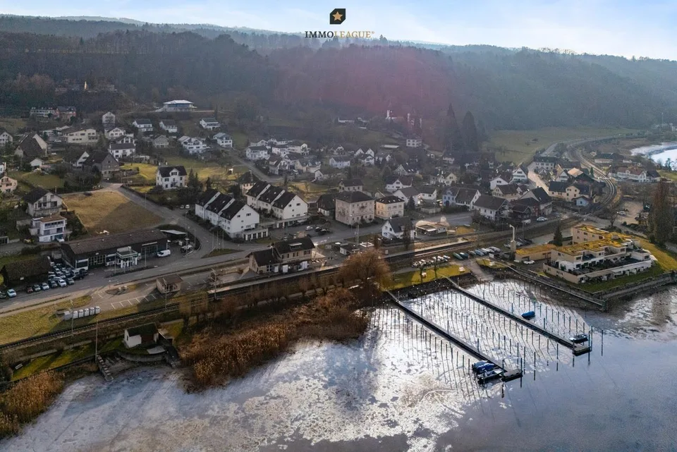 Stilvoll Wohnen in Seenähe mit charmantem Gartensitzplatz. – Foto 9 von 11