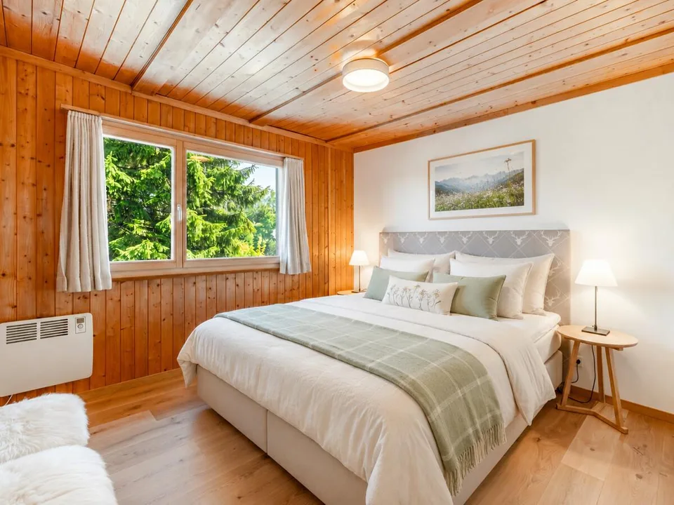Brambrüesch: Ferienhaus mit zwei Wohnungen und Bergsicht