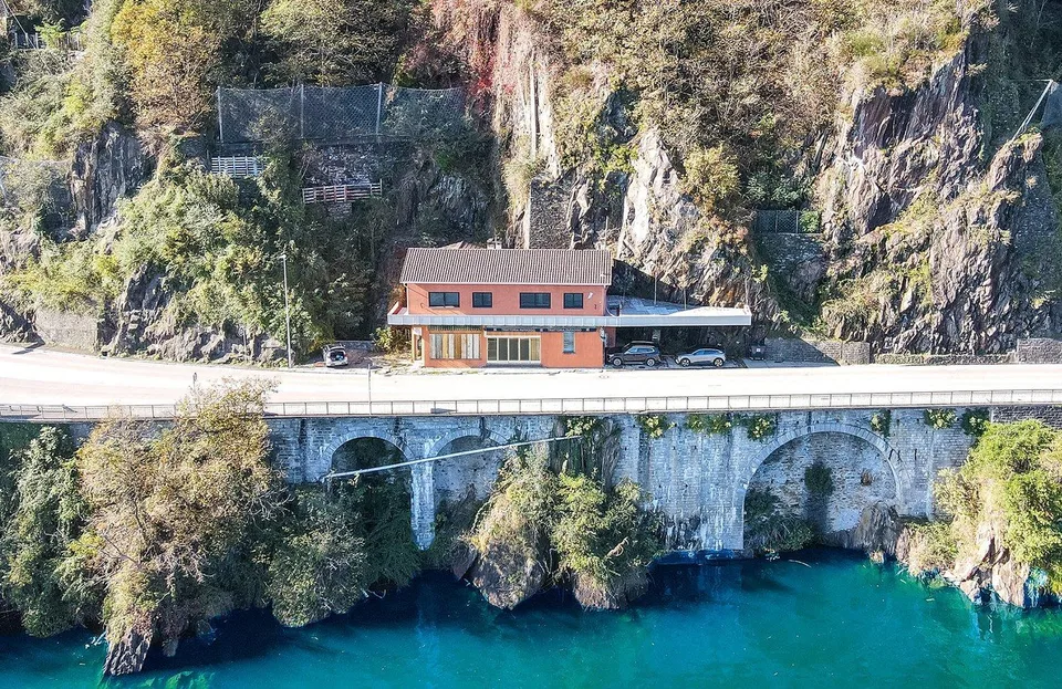 Casa strategica al confine - strategisches Haus an der Grenze