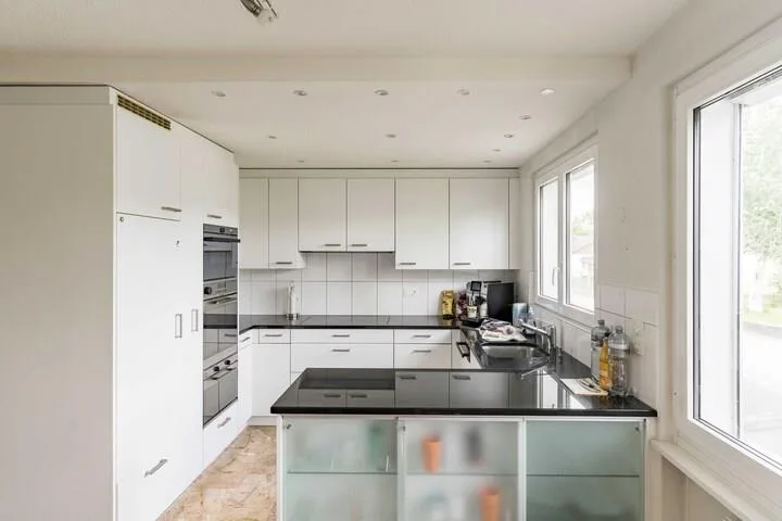 VIEL PLATZ UND BLICK INS GRÜNE - 5.5 ZIMMER EINFAMILIENHAUS MIT EIN...