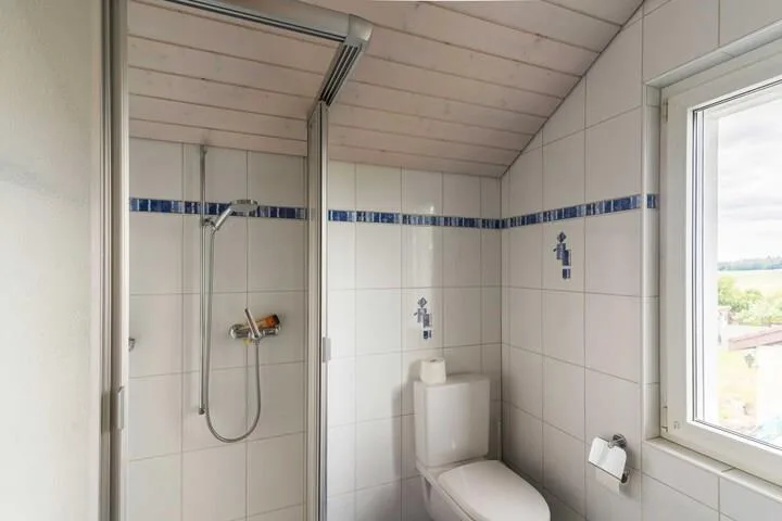 VIEL PLATZ UND BLICK INS GRÜNE - 5.5 ZIMMER EINFAMILIENHAUS MIT EIN...