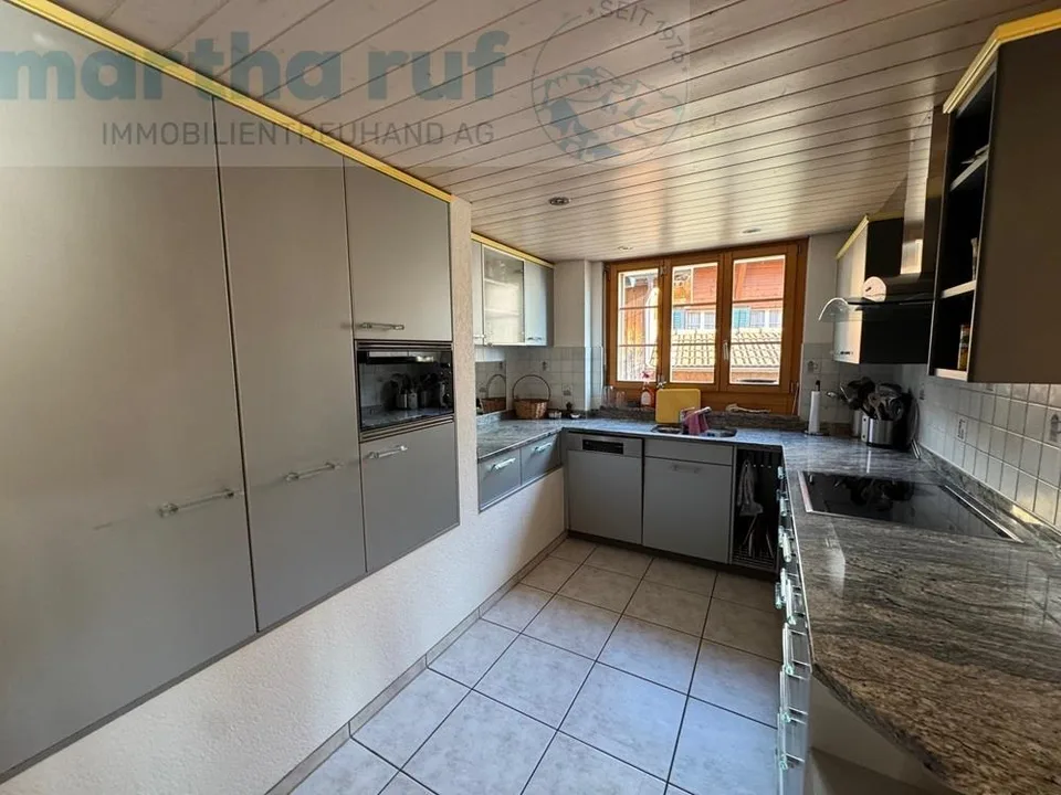 Sonniges 7.5-Zi.-Haus mit Ausbaupotenzial