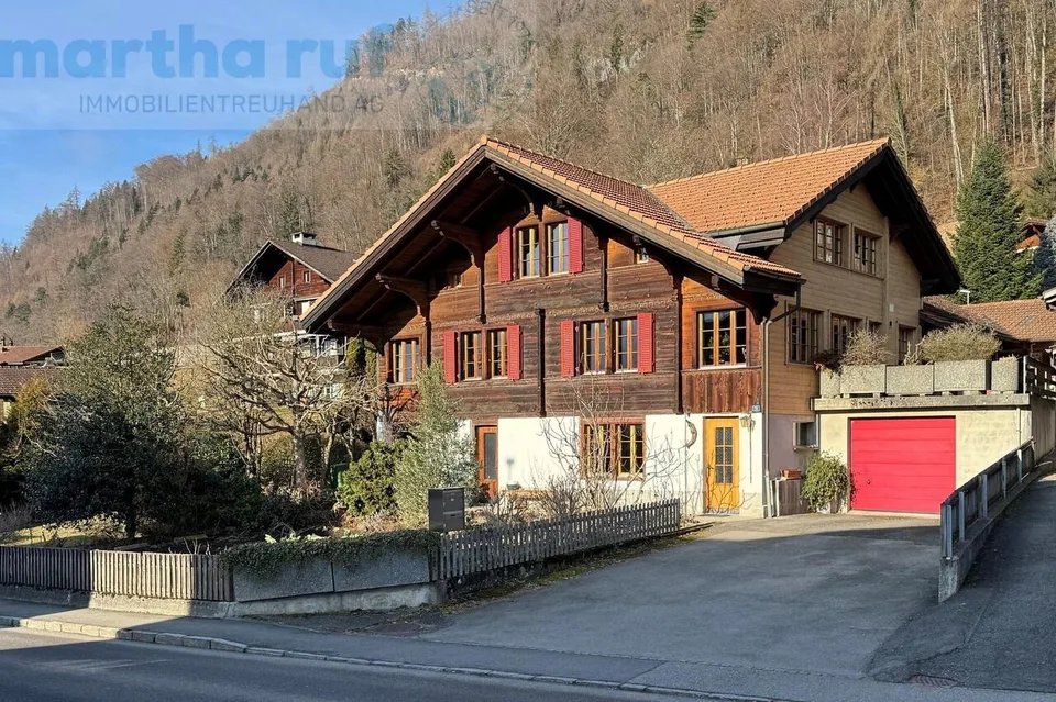 Sonniges 7.5-Zi.-Haus mit Ausbaupotenzial