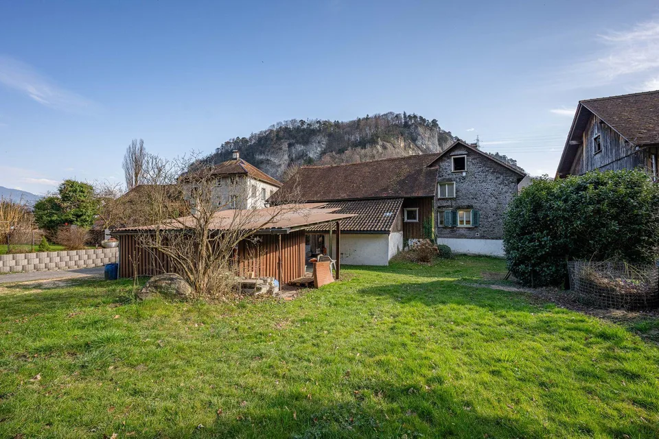 Einfamilienhaus mit Scheune