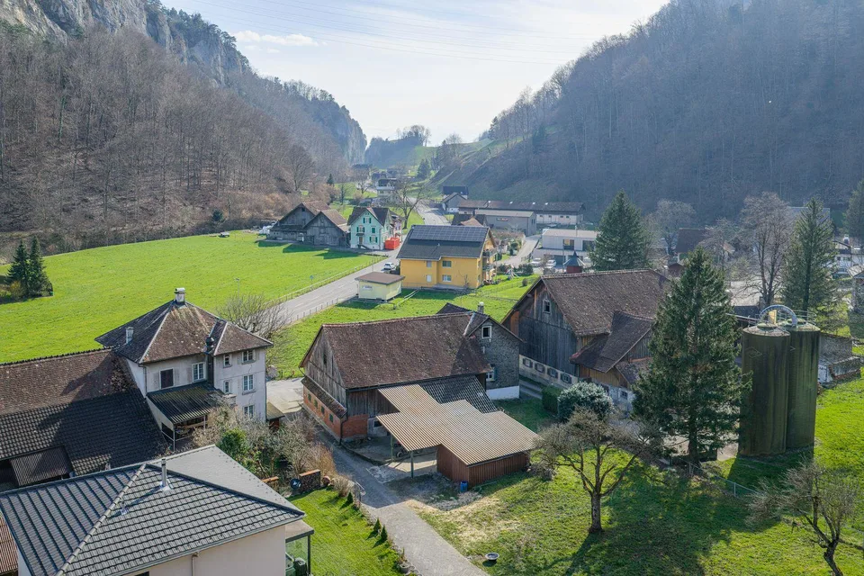 Einfamilienhaus mit Scheune