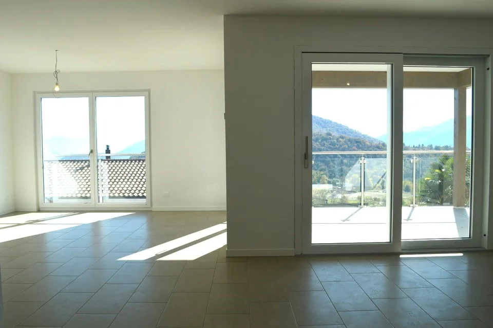 VILLA UNIFAMILIARE DI 5.5 LOCALI CON GIARDINO – foto 6 di 13