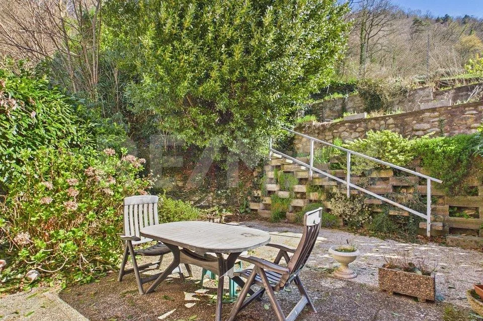 Casa a schiera libera su 4 lati