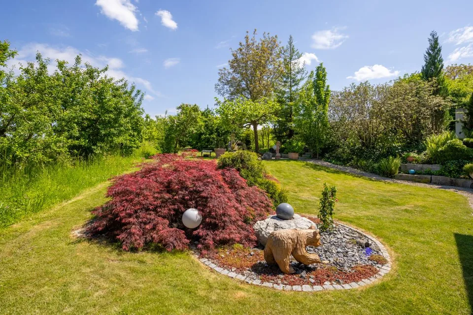 Casa unifamiliare con oasi di giardino e grande garage a Hochfelden