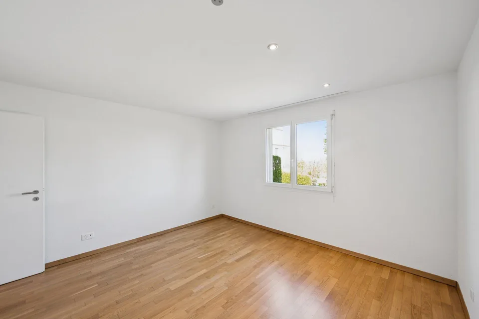 Moderne 2.5-Zimmer-Wohnung mit Gartensitzplatz – Foto 6 von 12