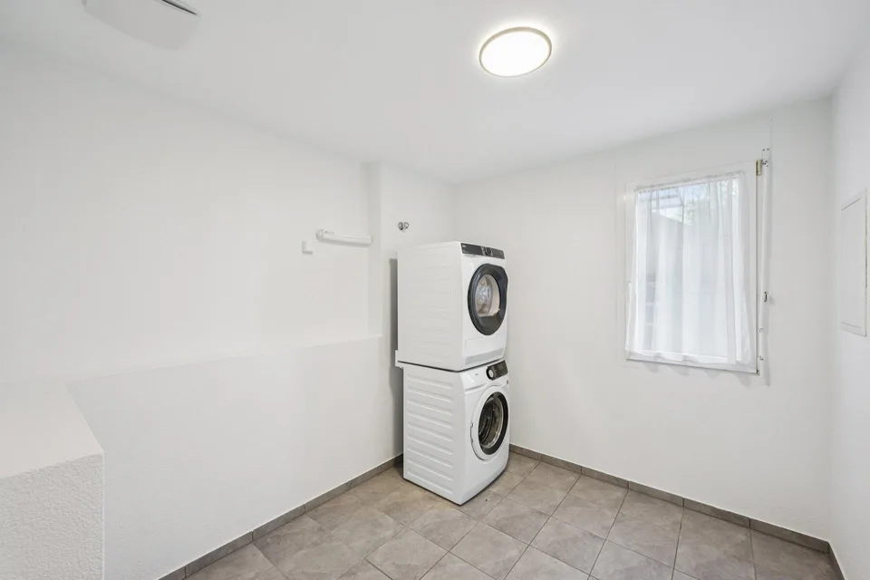 Moderne 2.5-Zimmer-Wohnung mit Gartensitzplatz – Foto 9 von 12