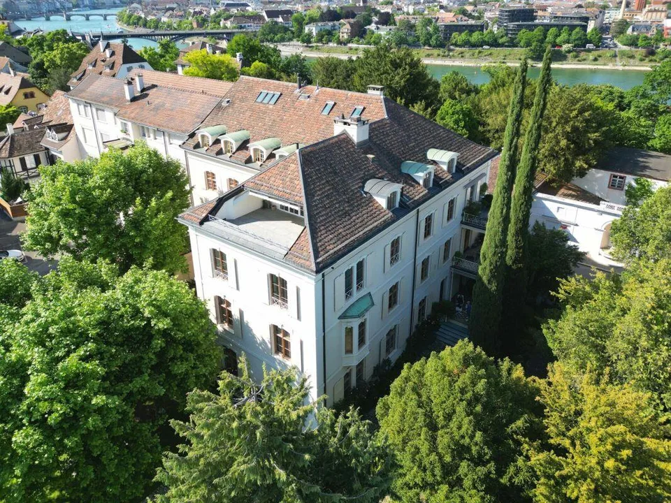 Altbaucharme vom Feinsten - Maisonette-Dachwohnung inkl. Parkplatz