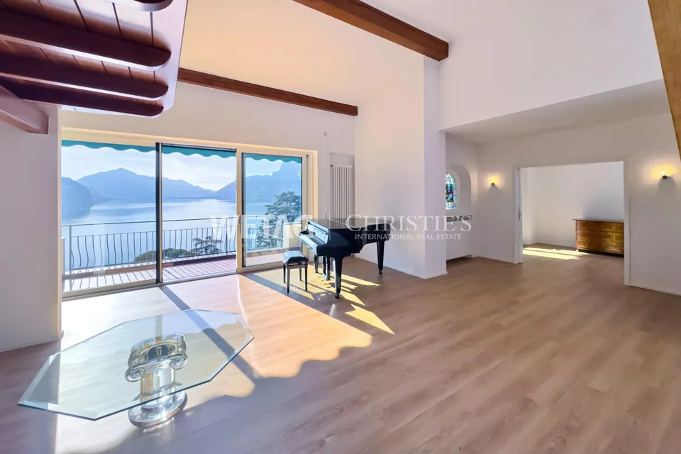 Villa mit herrlichem Blick auf den Luganersee zu verkaufen in Lugan...