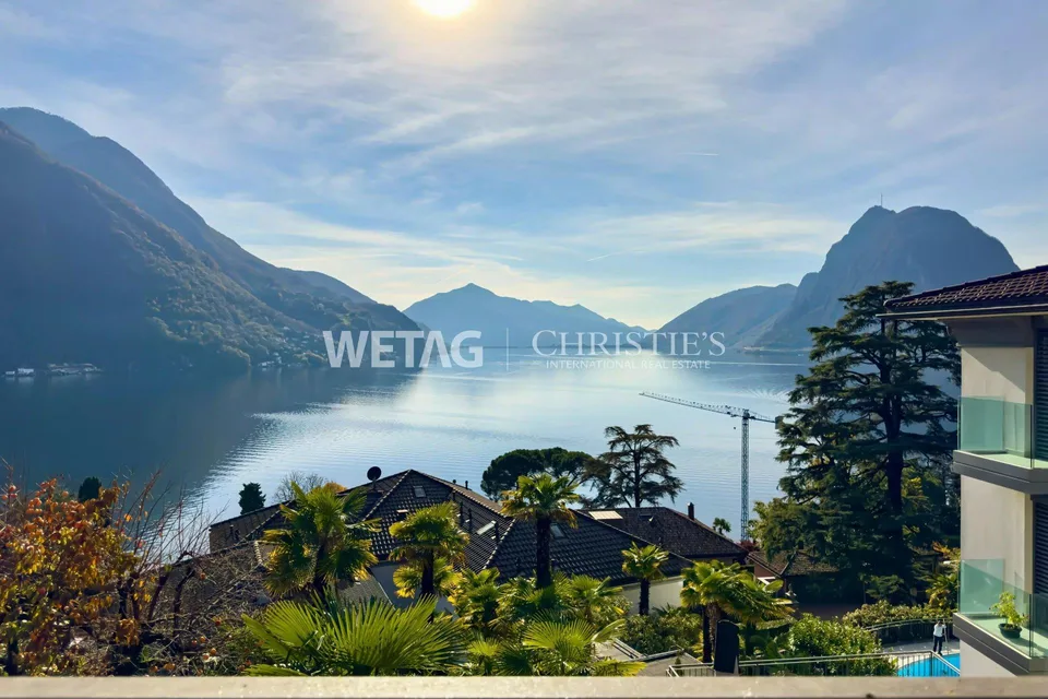 Villa mit herrlichem Blick auf den Luganersee zu verkaufen in Lugan...