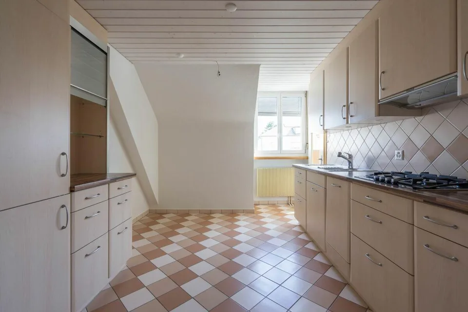 Charmantes Mehrgenerationenhaus mit 3 Wohnungen und 2 Garagen – Foto 23 von 30